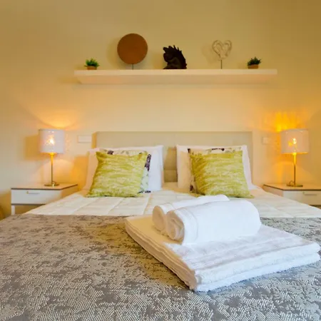 Apartment Stunning Sunny Flat - 2 Min Beach By Host Wise *