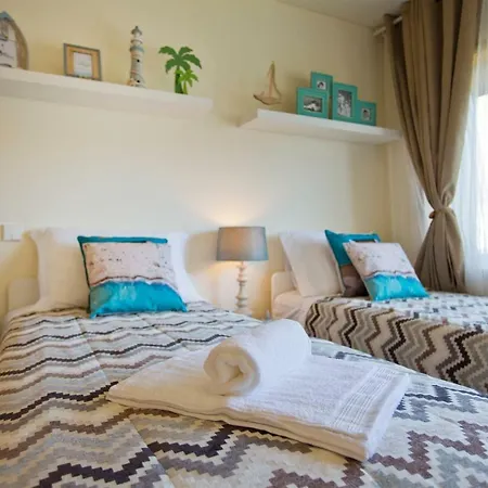 Stunning Sunny Flat - 2 Min Beach By Host Wise