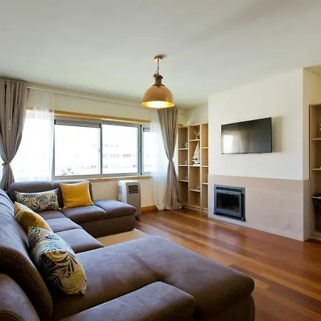 Apartment Stunning Sunny Flat - 2 Min Beach By Host Wise