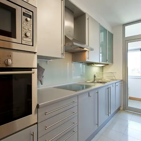 Stunning Sunny Flat - 2 Min Beach By Host Wise Apartment *